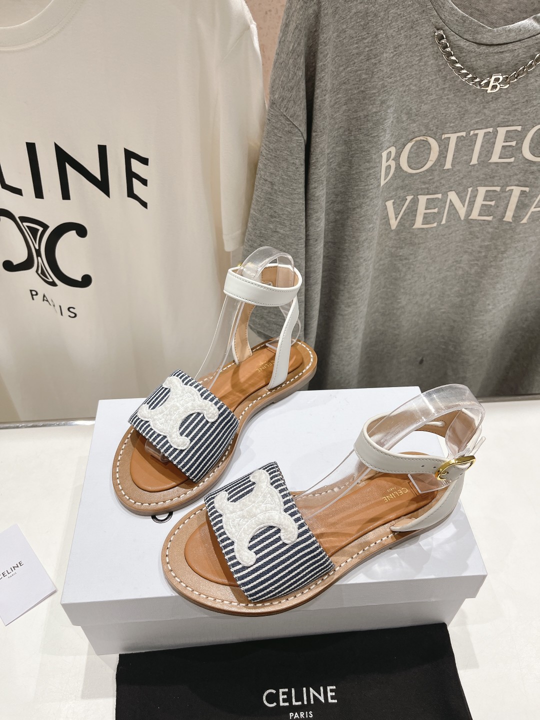 高版本出厂
 Celine*塞琳2025ss思琳初夏新款凯旋门Logo凉鞋
高级感十足  网红ins种草