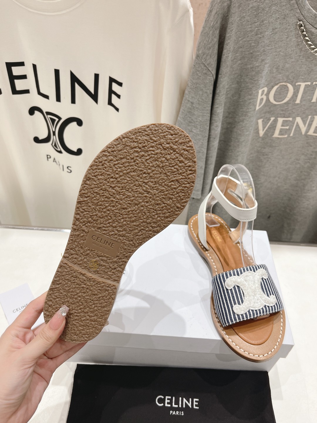 高版本出厂
 Celine*塞琳2025ss思琳初夏新款凯旋门Logo凉鞋
高级感十足  网红ins种草
