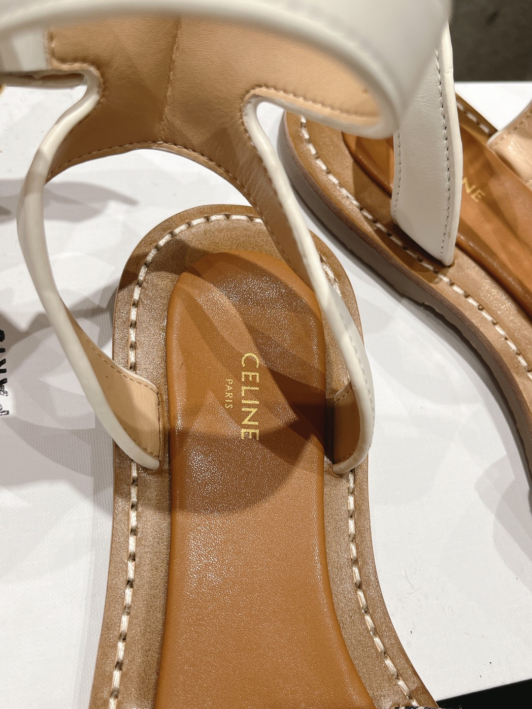 高版本出厂
 Celine*塞琳2025ss思琳初夏新款凯旋门Logo凉鞋
高级感十足  网红ins种草