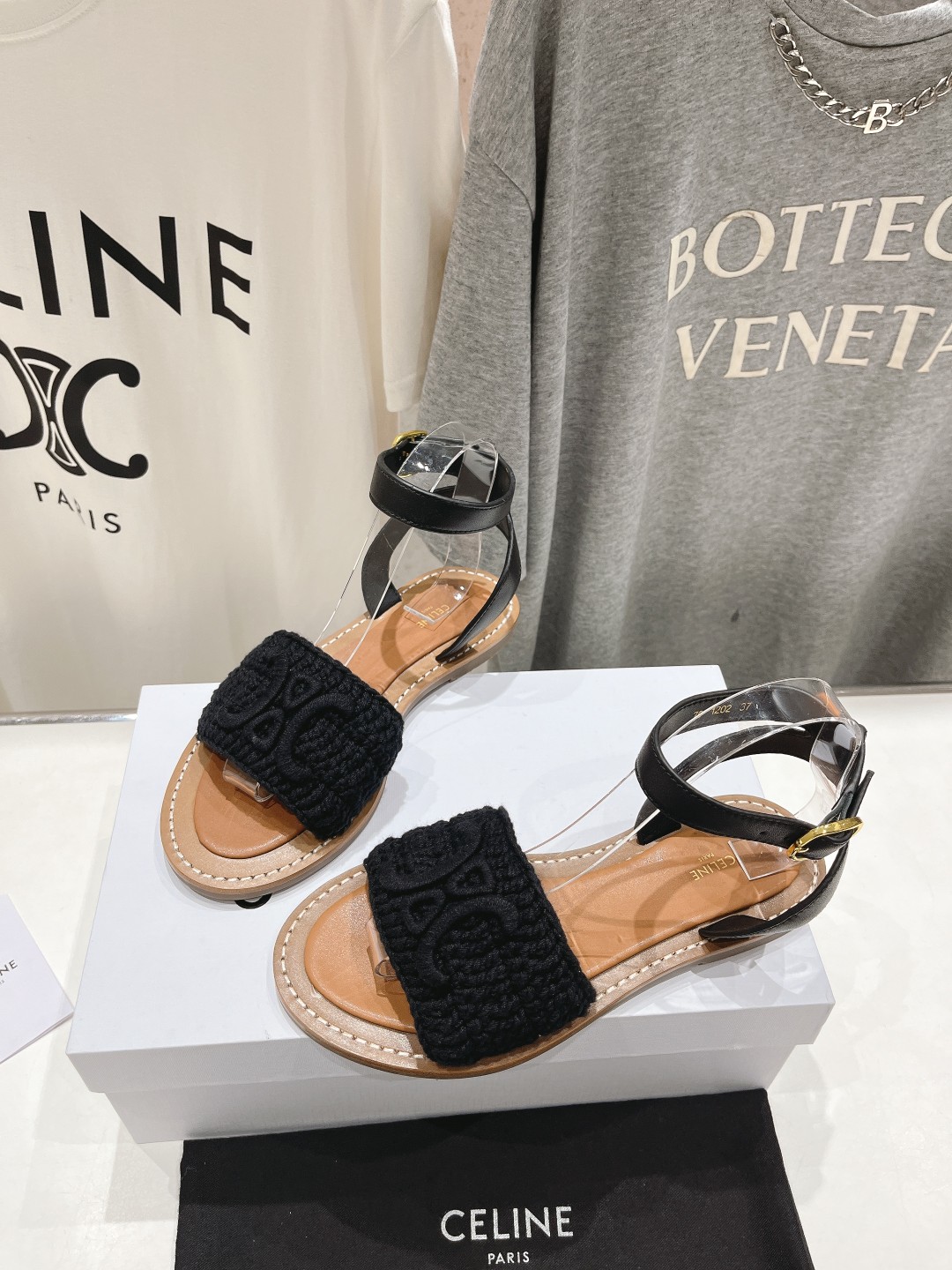 高版本出厂
 Celine*塞琳2025ss思琳初夏新款凯旋门Logo凉鞋
高级感十足  网红ins种草