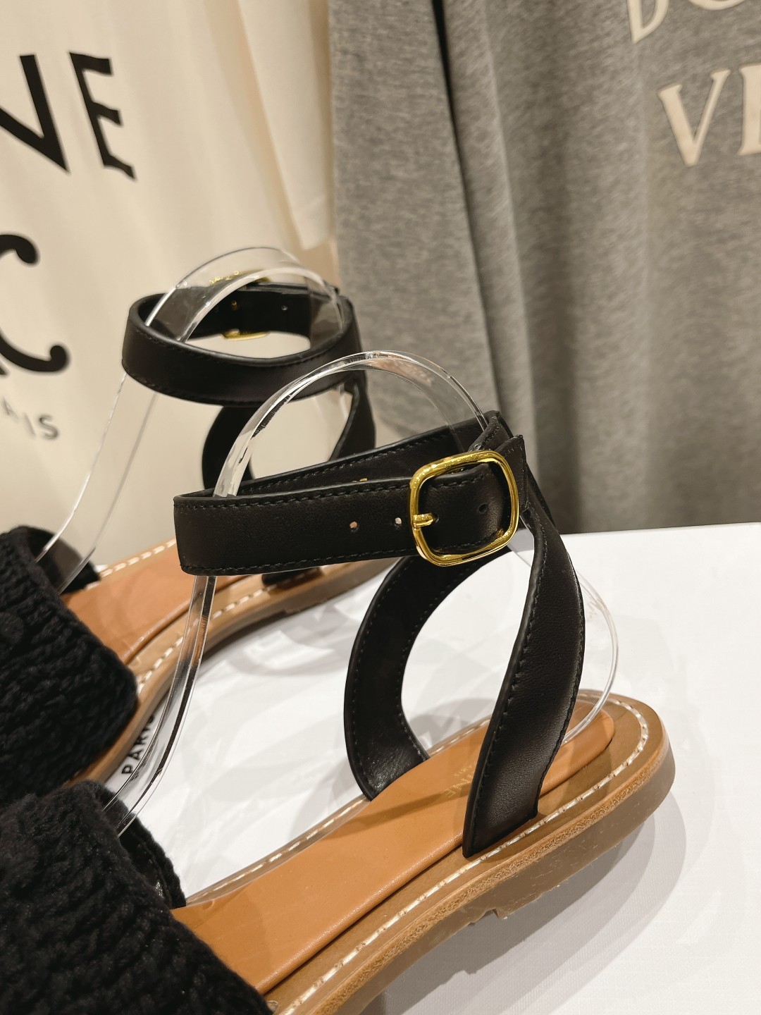 高版本出厂
 Celine*塞琳2025ss思琳初夏新款凯旋门Logo凉鞋
高级感十足  网红ins种草