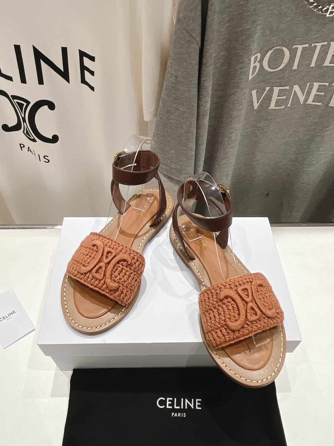 高版本出厂
 Celine*塞琳2025ss思琳初夏新款凯旋门Logo凉鞋
高级感十足  网红ins种草