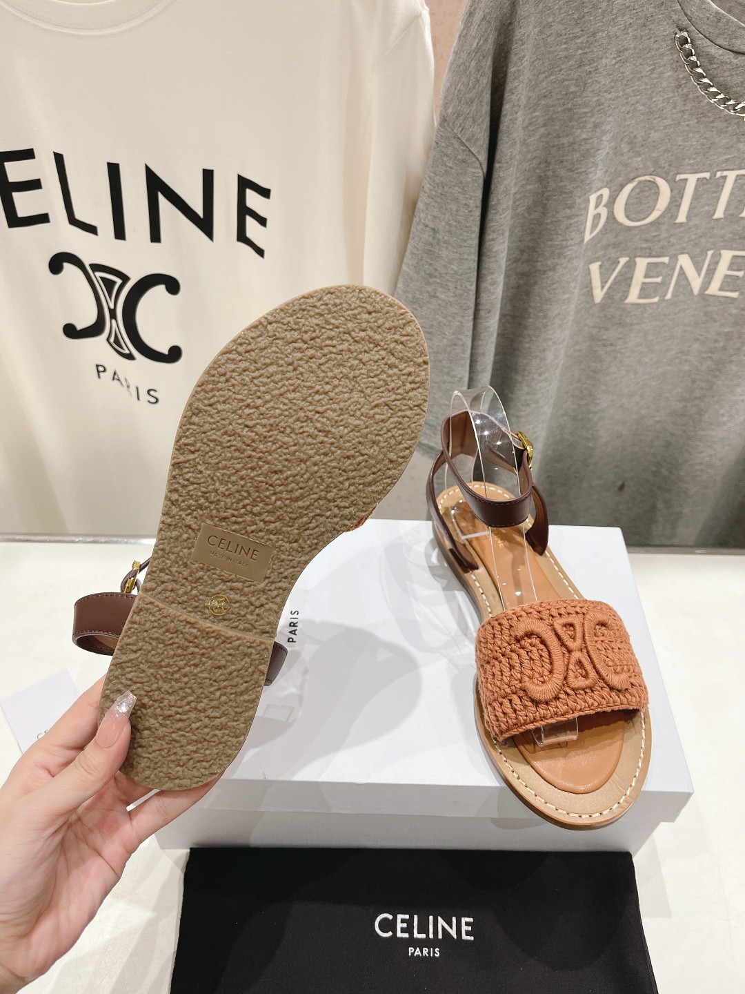 高版本出厂
 Celine*塞琳2025ss思琳初夏新款凯旋门Logo凉鞋
高级感十足  网红ins种草