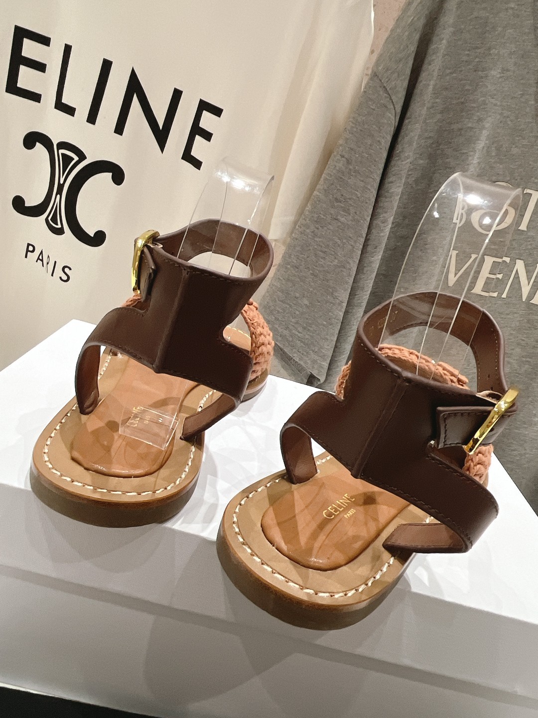 高版本出厂
 Celine*塞琳2025ss思琳初夏新款凯旋门Logo凉鞋
高级感十足  网红ins种草