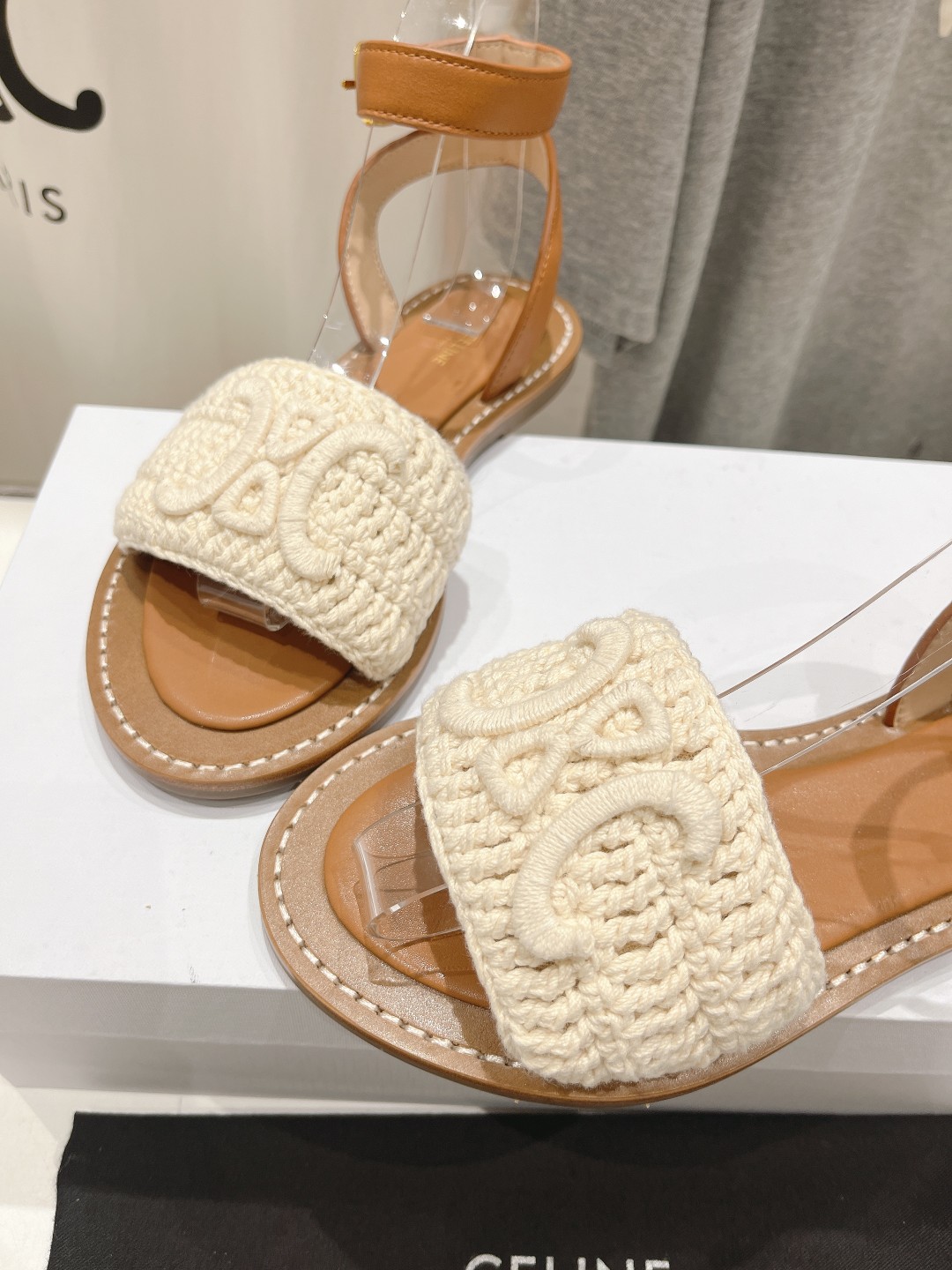 高版本出厂
 Celine*塞琳2025ss思琳初夏新款凯旋门Logo凉鞋
高级感十足  网红ins种草