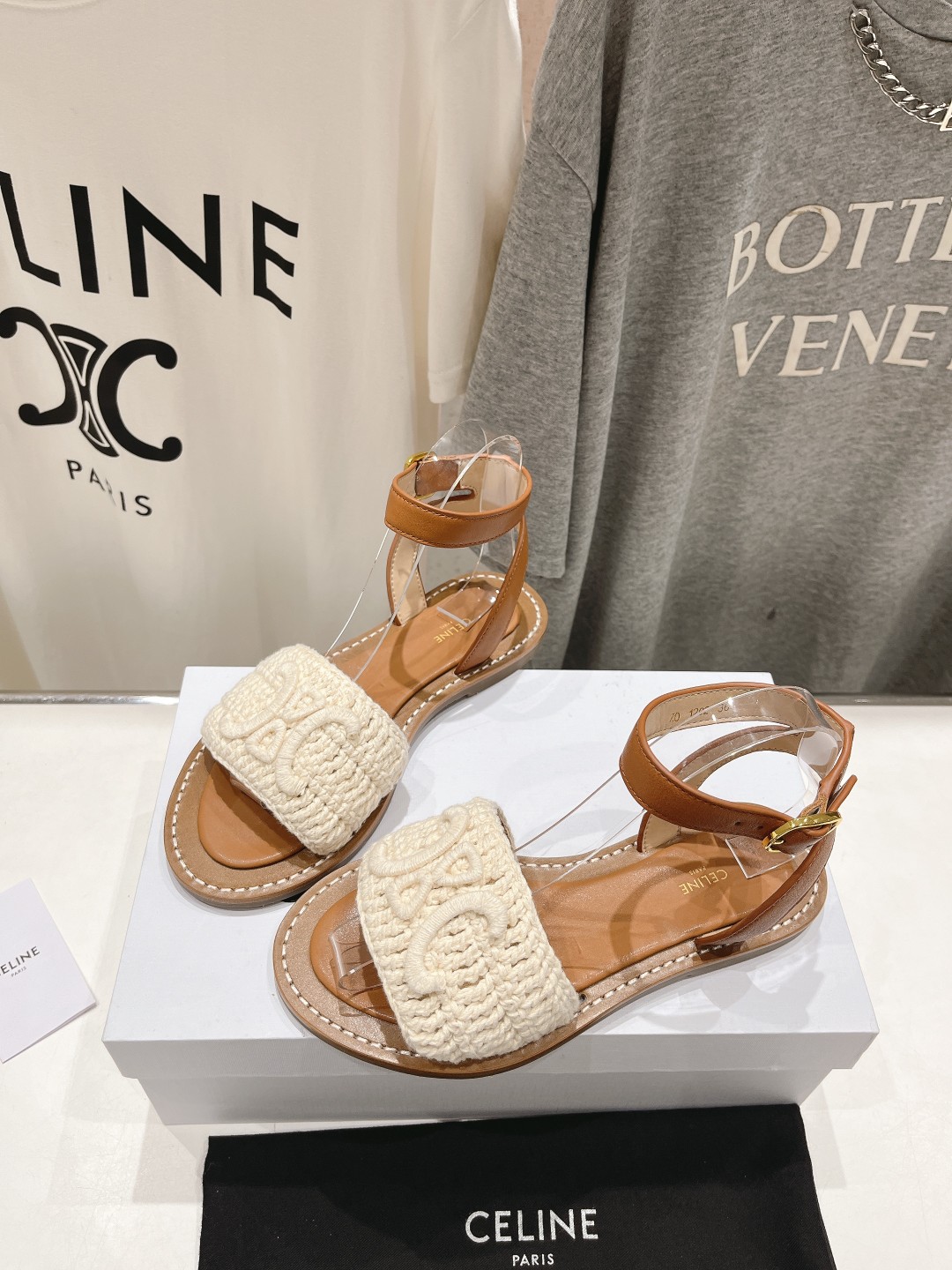 高版本出厂
 Celine*塞琳2025ss思琳初夏新款凯旋门Logo凉鞋
高级感十足  网红ins种草