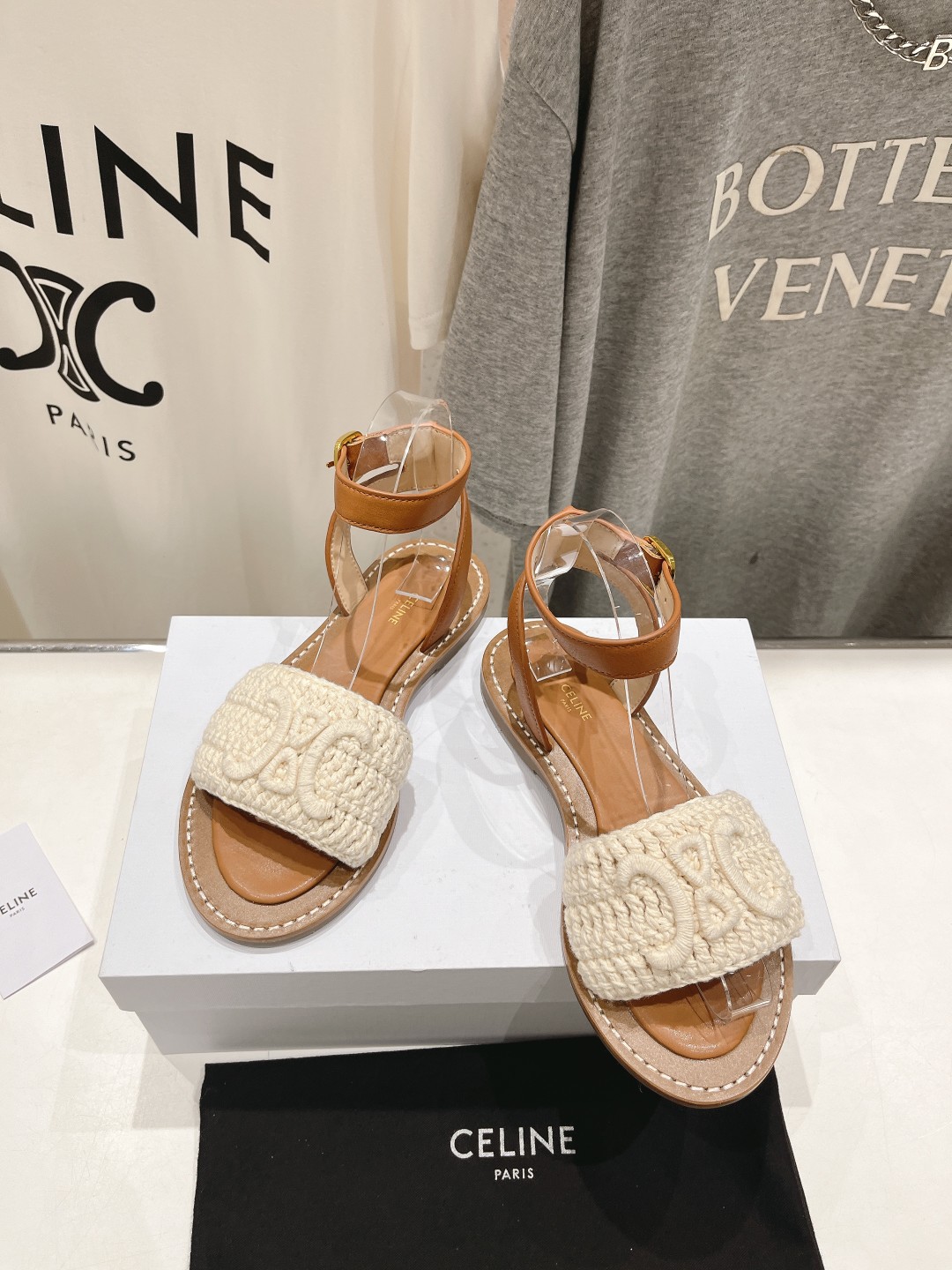 高版本出厂
 Celine*塞琳2025ss思琳初夏新款凯旋门Logo凉鞋
高级感十足  网红ins种草