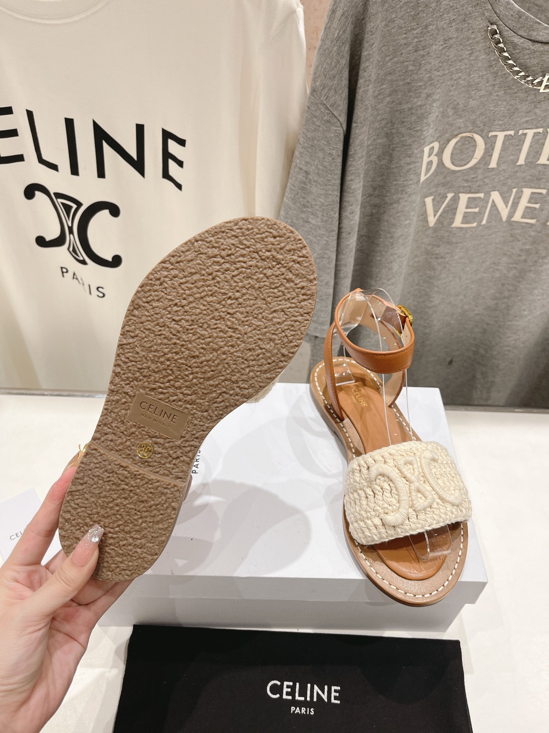 高版本出厂
 Celine*塞琳2025ss思琳初夏新款凯旋门Logo凉鞋
高级感十足  网红ins种草