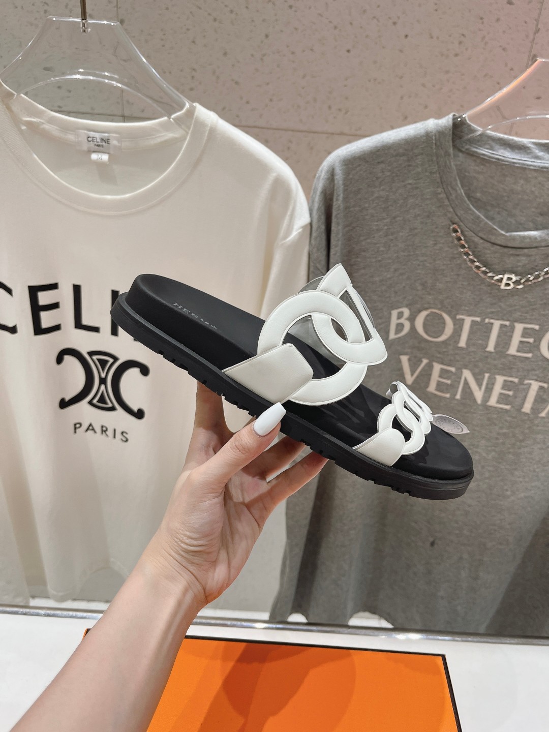 高版本出厂 男码+10 Herme*H家春夏凉拖系列经典款型➕最新配色 一直都很火爆的二舅拖鞋,随意各种