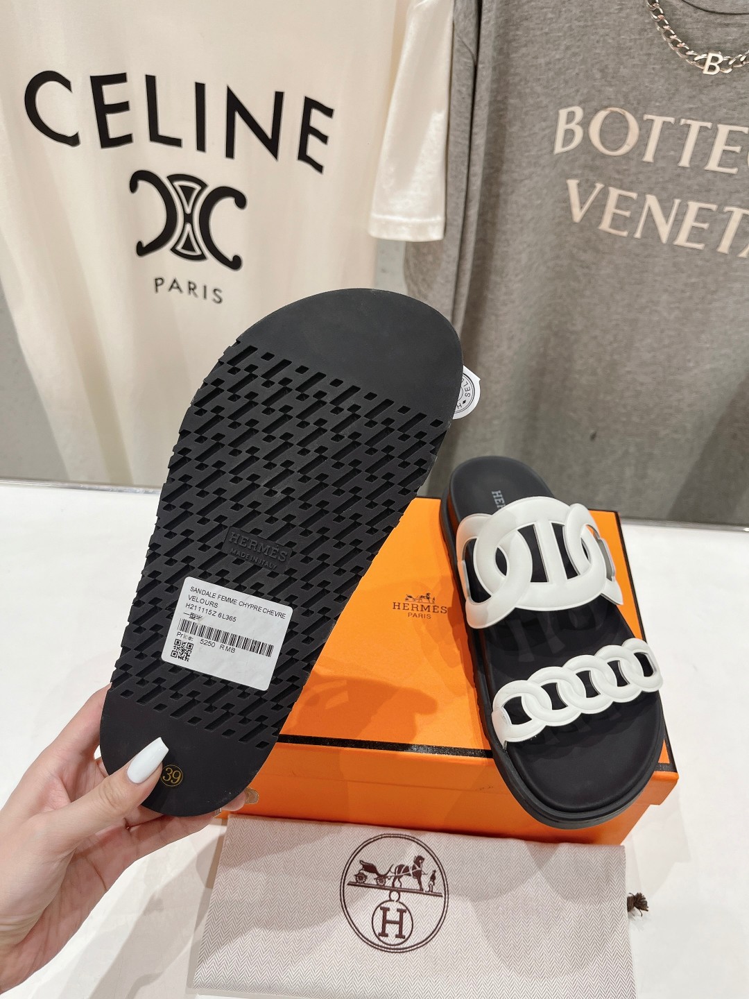 高版本出厂 男码+10 Herme*H家春夏凉拖系列经典款型➕最新配色 一直都很火爆的二舅拖鞋,随意各种