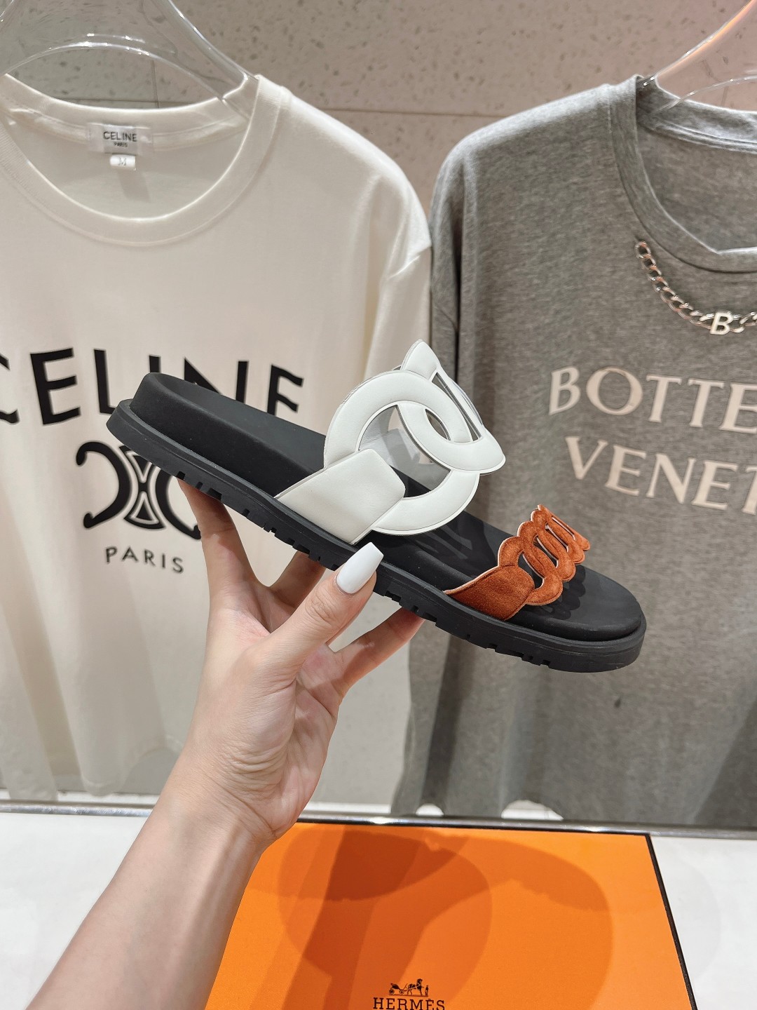 高版本出厂 男码+10 Herme*H家春夏凉拖系列经典款型➕最新配色 一直都很火爆的二舅拖鞋,随意各种