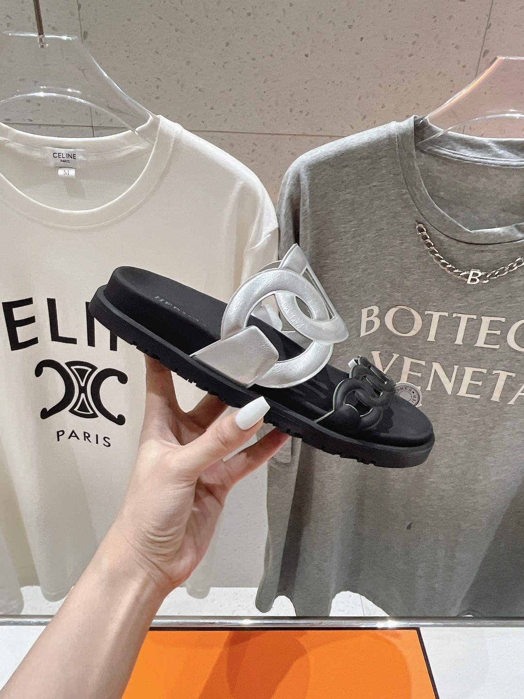 高版本出厂 男码+10 Herme*H家春夏凉拖系列经典款型➕最新配色 一直都很火爆的二舅拖鞋,随意各种