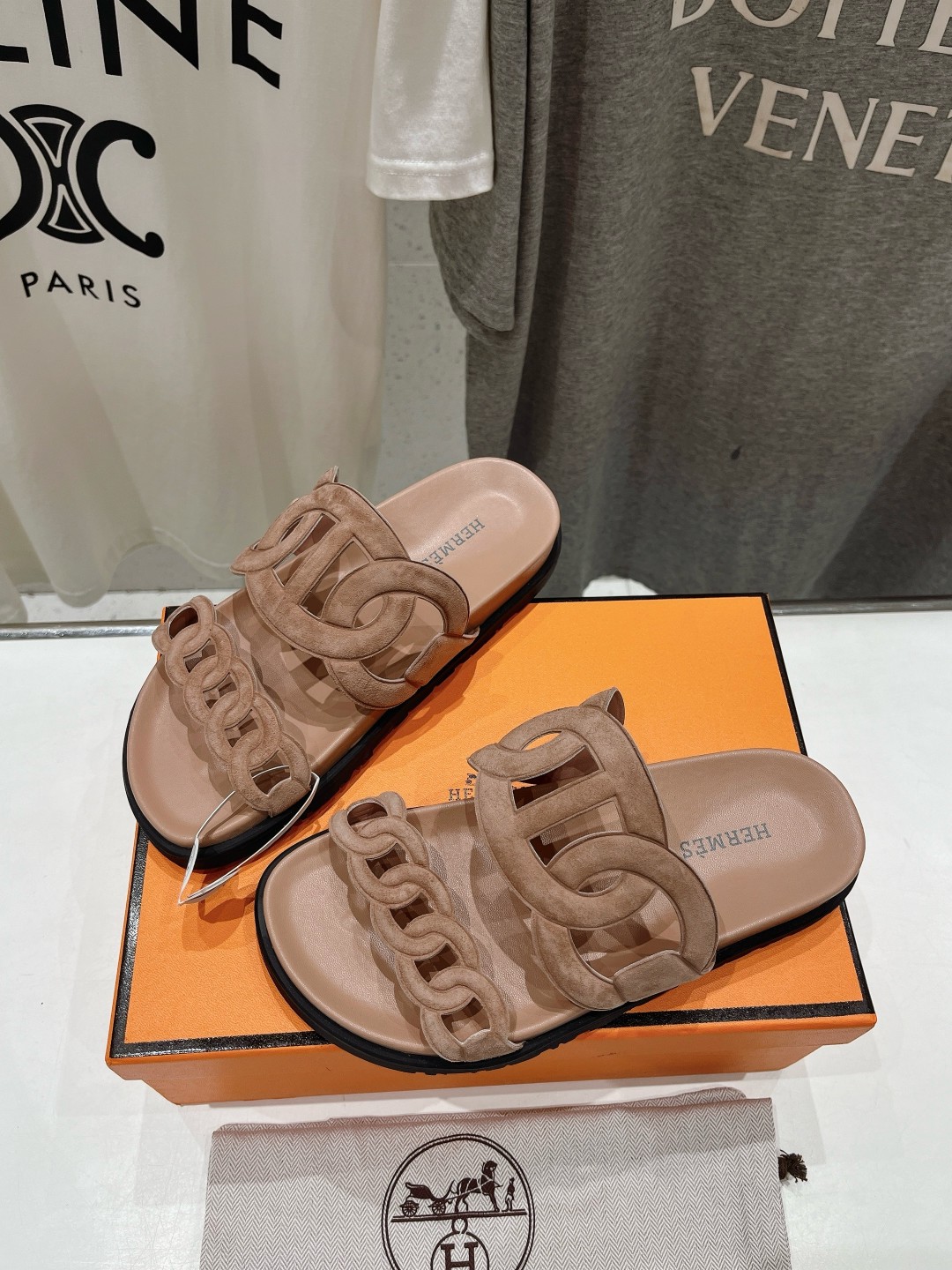 高版本出厂 男码+10 Herme*H家春夏凉拖系列经典款型➕最新配色 一直都很火爆的二舅拖鞋,随意各种