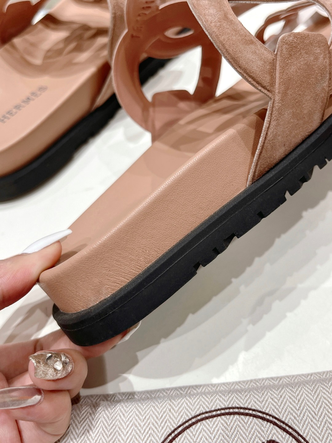 高版本出厂 男码+10 Herme*H家春夏凉拖系列经典款型➕最新配色 一直都很火爆的二舅拖鞋,随意各种