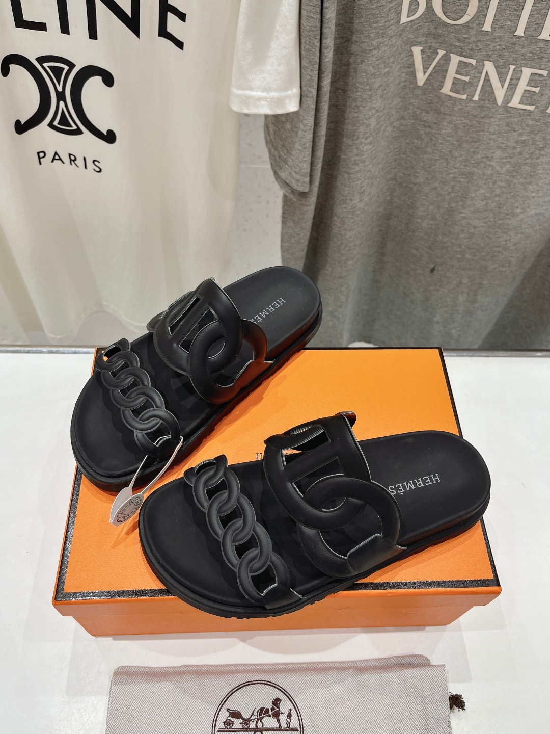 高版本出厂 男码+10 Herme*H家春夏凉拖系列经典款型➕最新配色 一直都很火爆的二舅拖鞋,随意各种