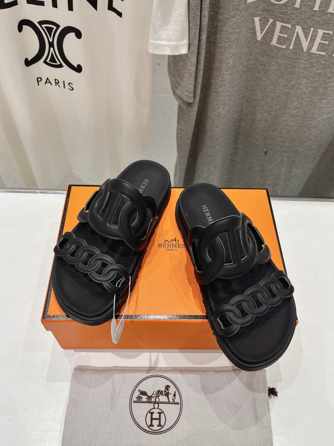 高版本出厂 男码+10 Herme*H家春夏凉拖系列经典款型➕最新配色 一直都很火爆的二舅拖鞋,随意各种