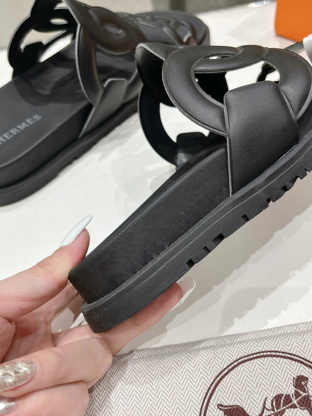 高版本出厂 男码+10 Herme*H家春夏凉拖系列经典款型➕最新配色 一直都很火爆的二舅拖鞋,随意各种