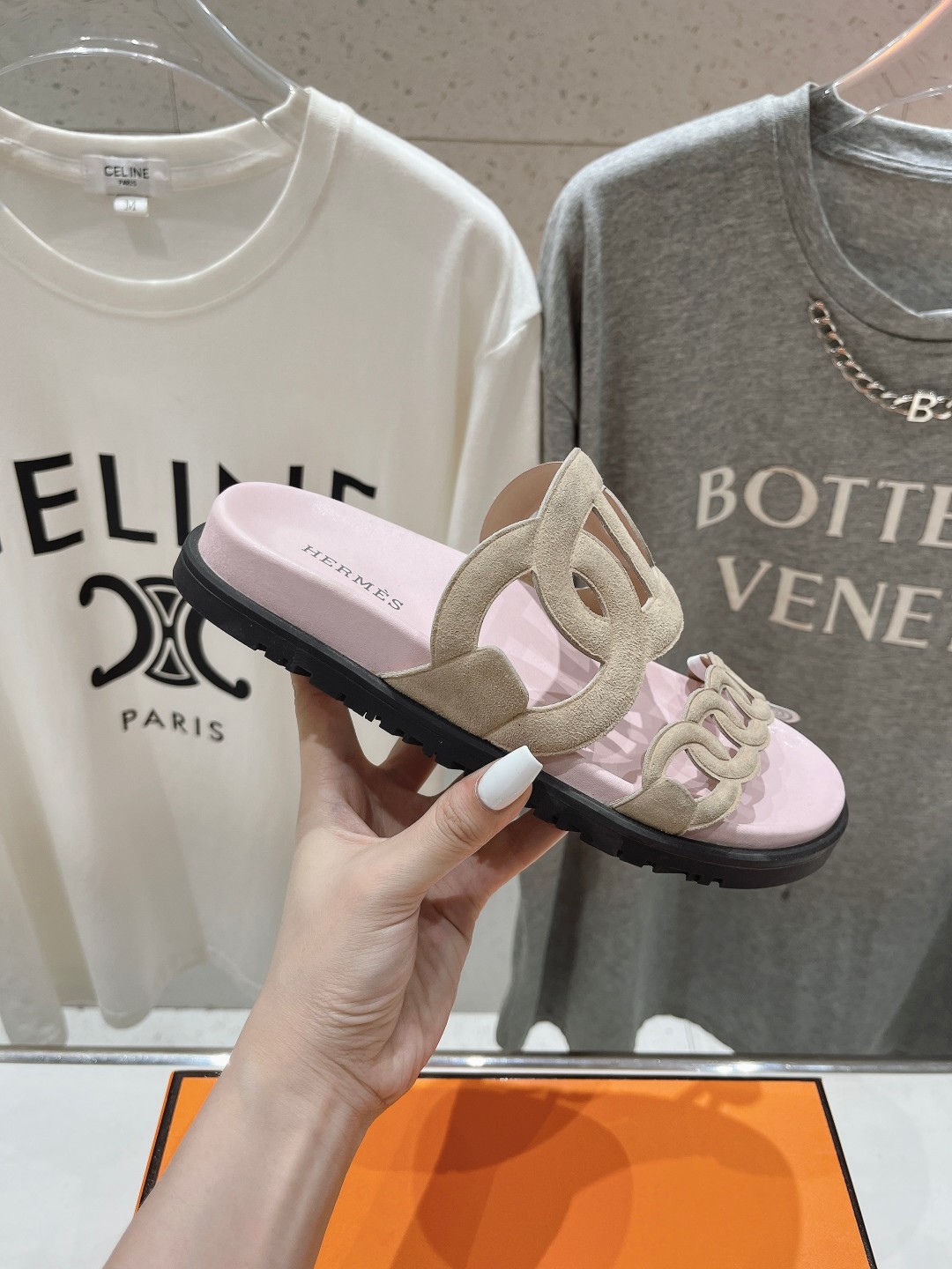 高版本出厂 男码+10 Herme*H家春夏凉拖系列经典款型➕最新配色 一直都很火爆的二舅拖鞋,随意各种