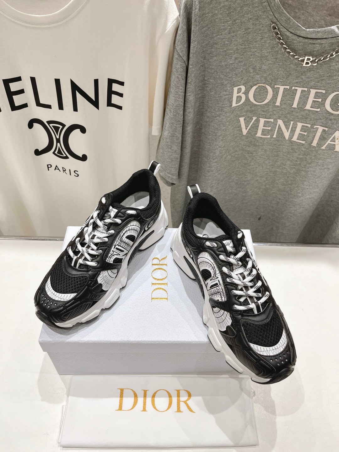 高版本出厂  
   Dior*迪奥D家2025ss秋季走秀新款休闲运动鞋老爹鞋
原版购入开发，以 D家