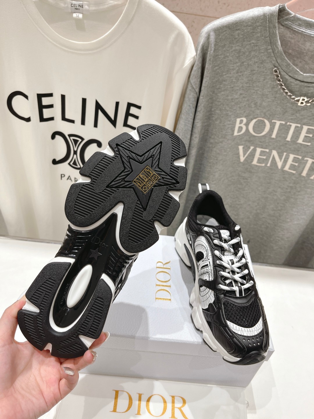 高版本出厂  
   Dior*迪奥D家2025ss秋季走秀新款休闲运动鞋老爹鞋
原版购入开发，以 D家