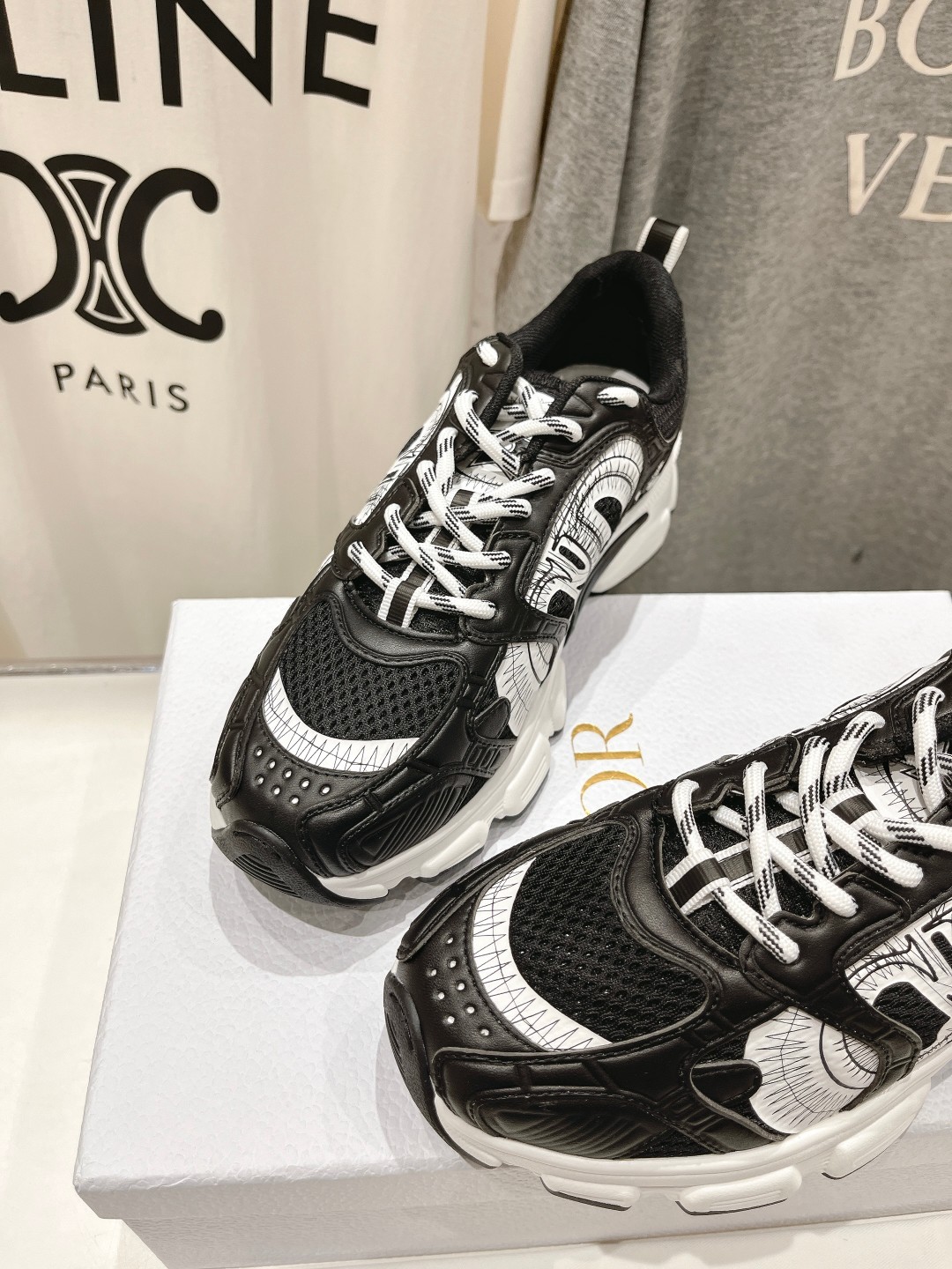 高版本出厂  
   Dior*迪奥D家2025ss秋季走秀新款休闲运动鞋老爹鞋
原版购入开发，以 D家