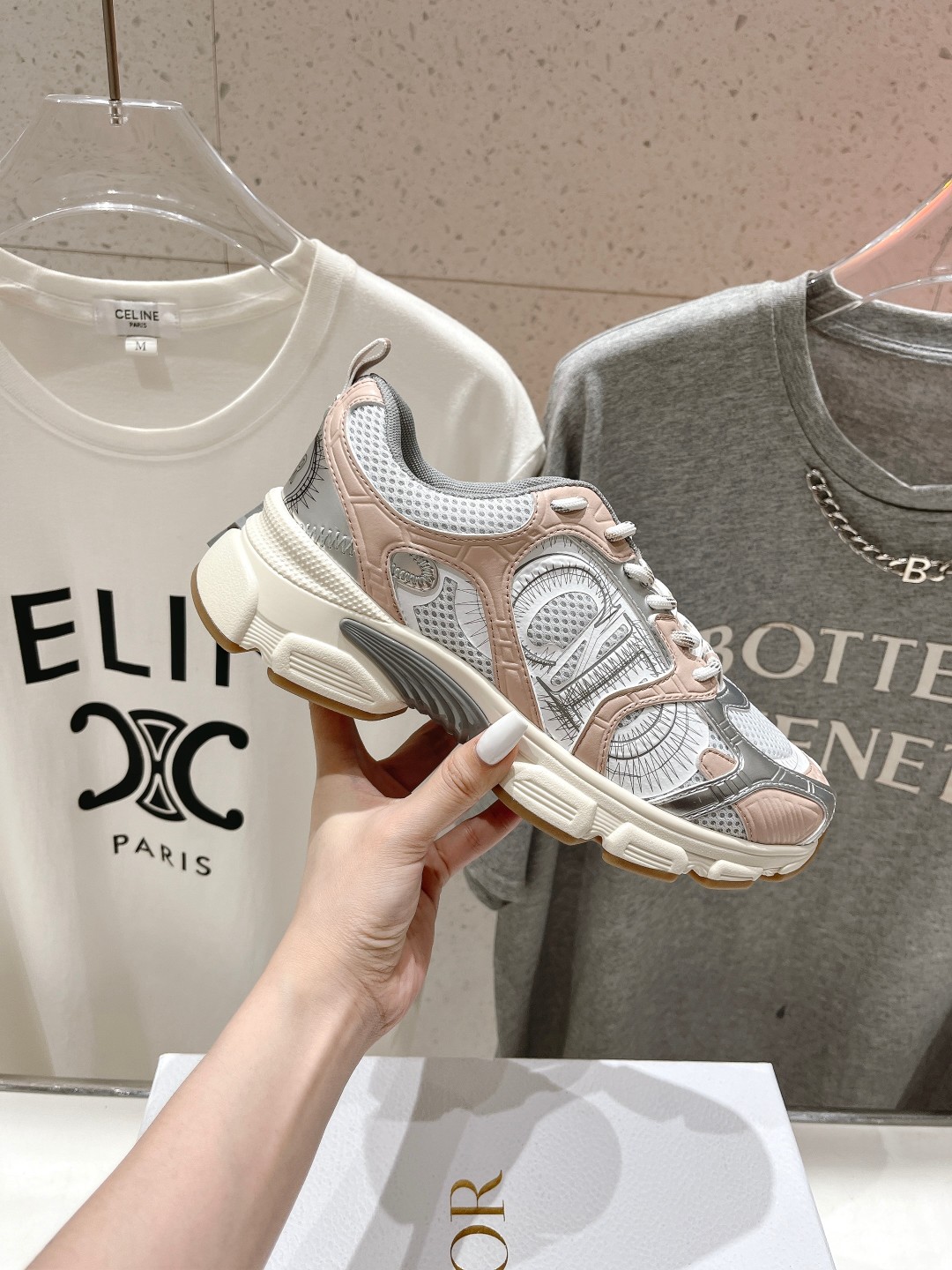 高版本出厂  
   Dior*迪奥D家2025ss秋季走秀新款休闲运动鞋老爹鞋
原版购入开发，以 D家