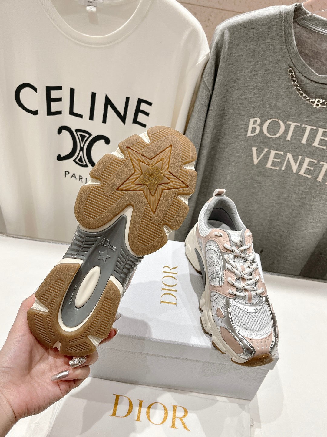 高版本出厂  
   Dior*迪奥D家2025ss秋季走秀新款休闲运动鞋老爹鞋
原版购入开发，以 D家