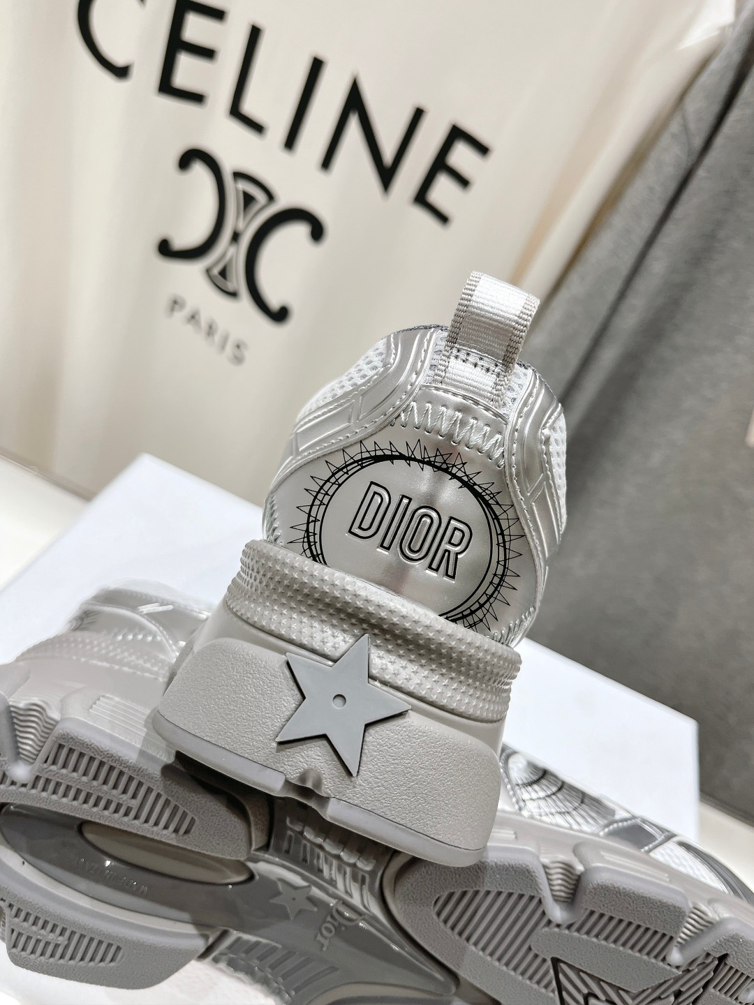 高版本出厂  
   Dior*迪奥D家2025ss秋季走秀新款休闲运动鞋老爹鞋
原版购入开发，以 D家