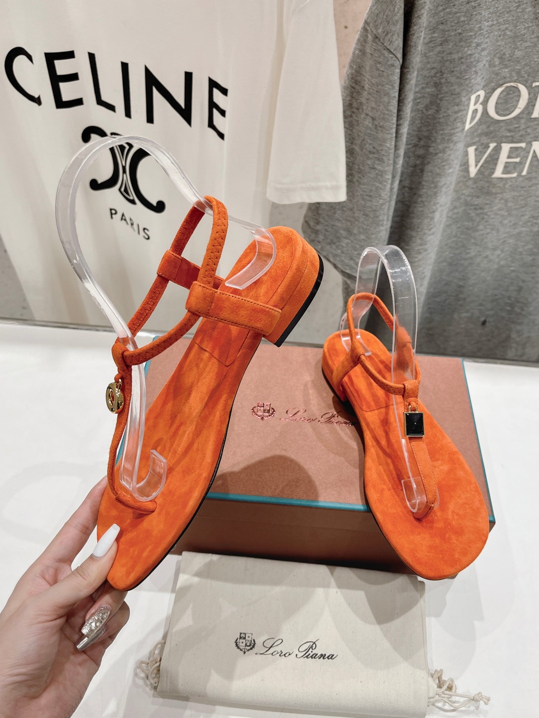 高版本出厂
Loro Piana* LP||诺悠翩雅2024ss夏季新款夹脚凉鞋
【市场顶级品质】
𝐋𝐩
