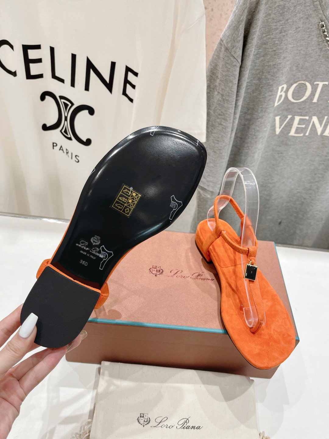 高版本出厂
Loro Piana* LP||诺悠翩雅2024ss夏季新款夹脚凉鞋
【市场顶级品质】
𝐋𝐩