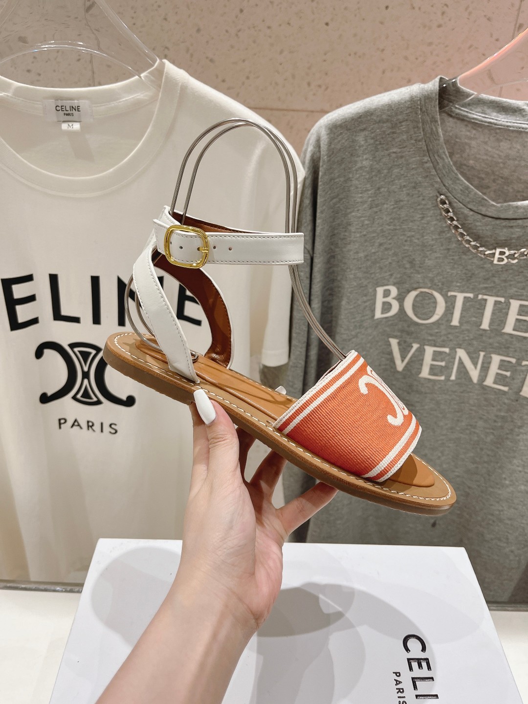 高版本出厂
 Celine*塞琳2025ss春夏新款凯旋门Logo凉拖鞋
高级感十足的思琳凉鞋  网红i