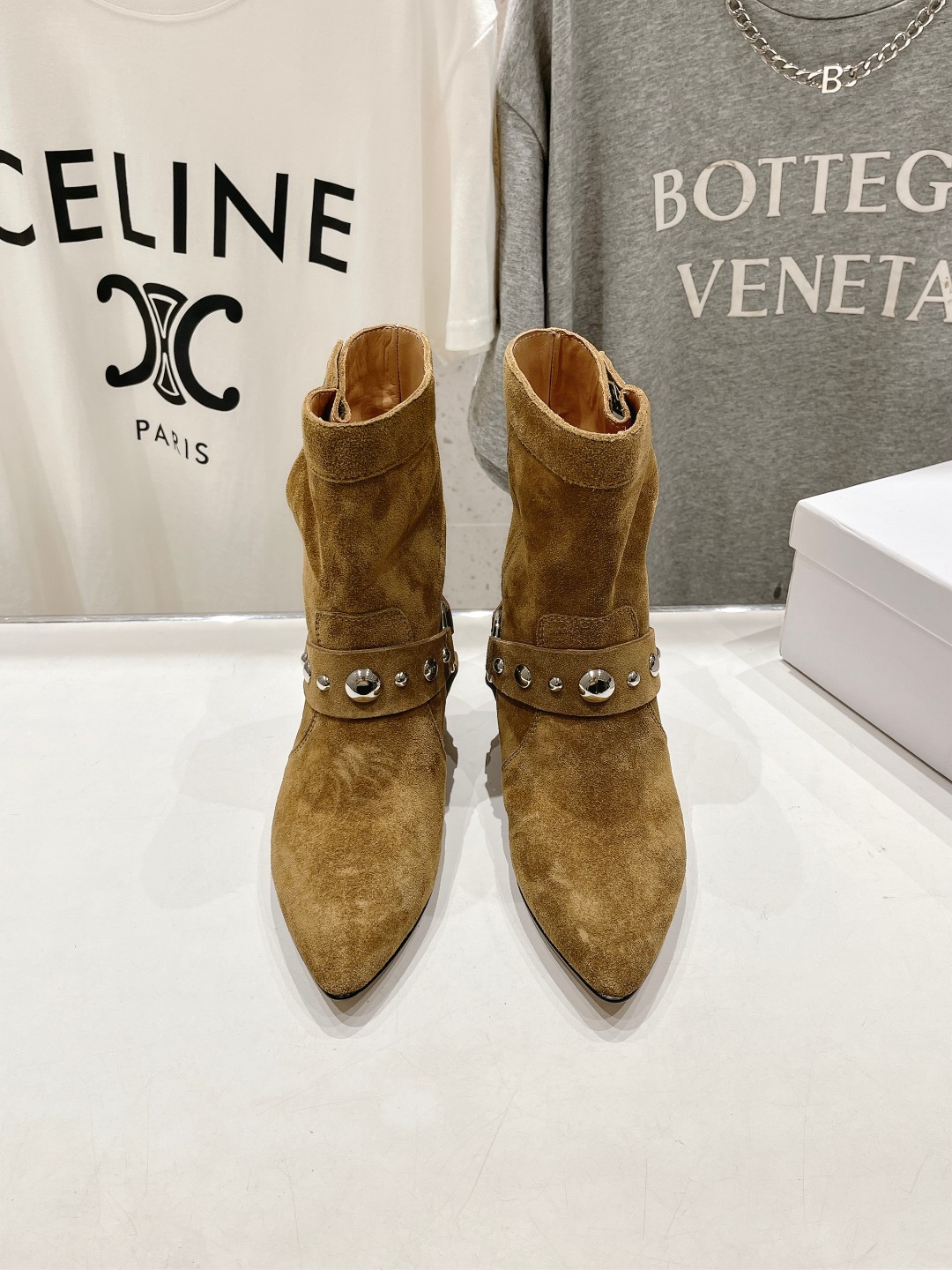 Isabel Marant Arriba
 Botas largas Cuero de vaca Dermis Colección otoño – invierno