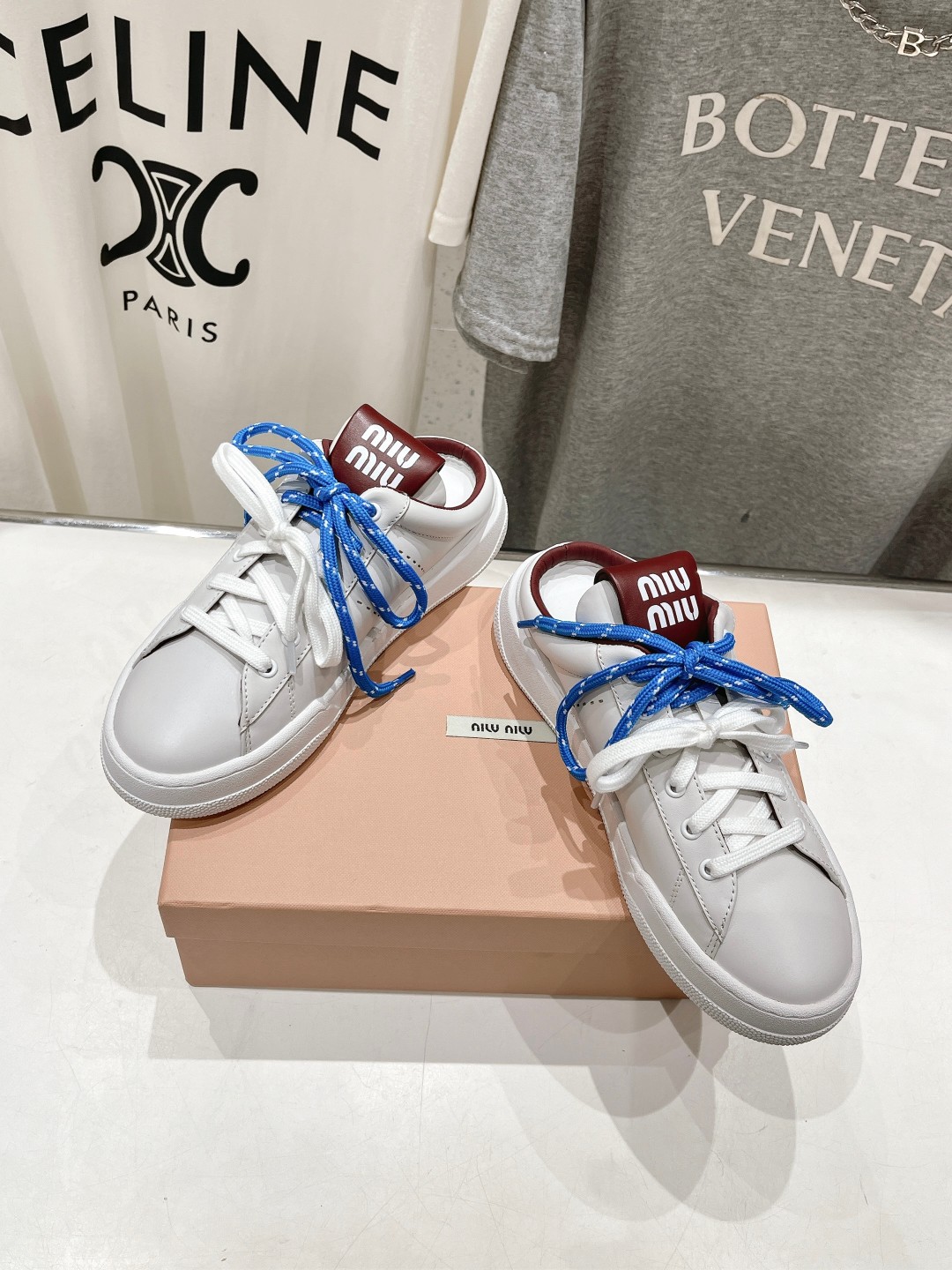 高版本出厂 MiuMiu缪缪F039 2025ss新款火爆款脏脏鞋系带做旧小白鞋 今年主推款 复古做旧时