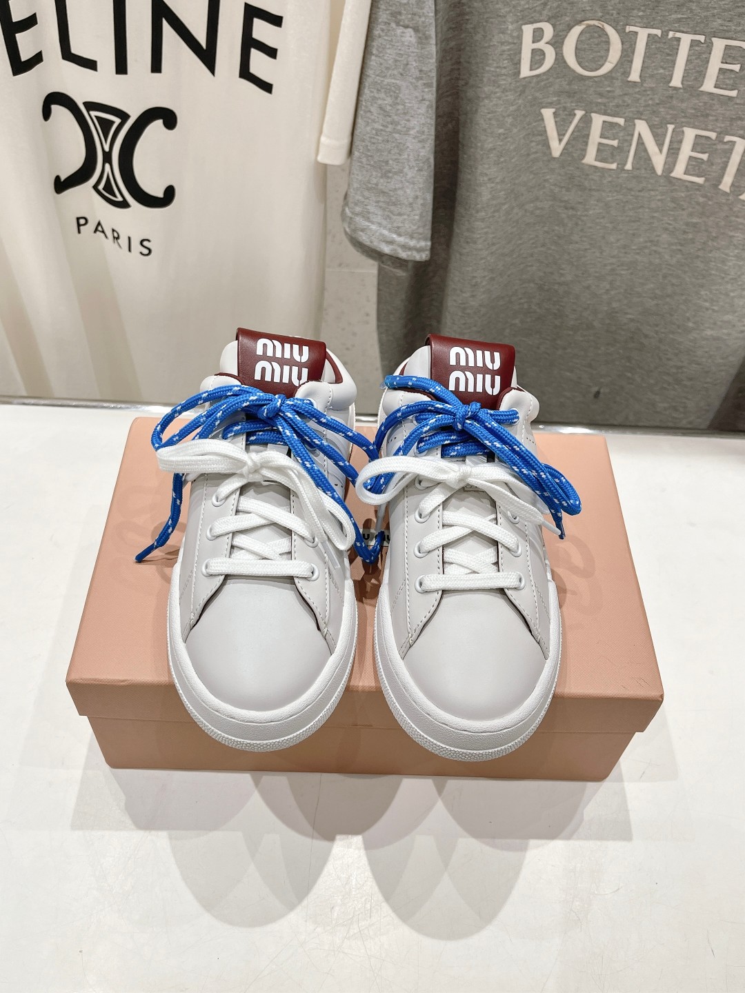 高版本出厂 MiuMiu缪缪F039 2025ss新款火爆款脏脏鞋系带做旧小白鞋 今年主推款 复古做旧时