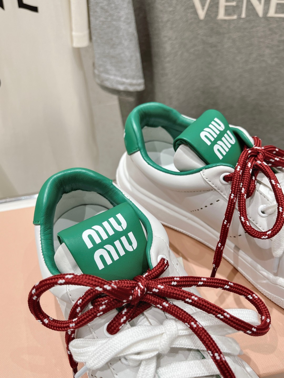 高版本出厂 MiuMiu缪缪F039 2025ss新款火爆款脏脏鞋系带做旧小白鞋 今年主推款 复古做旧时