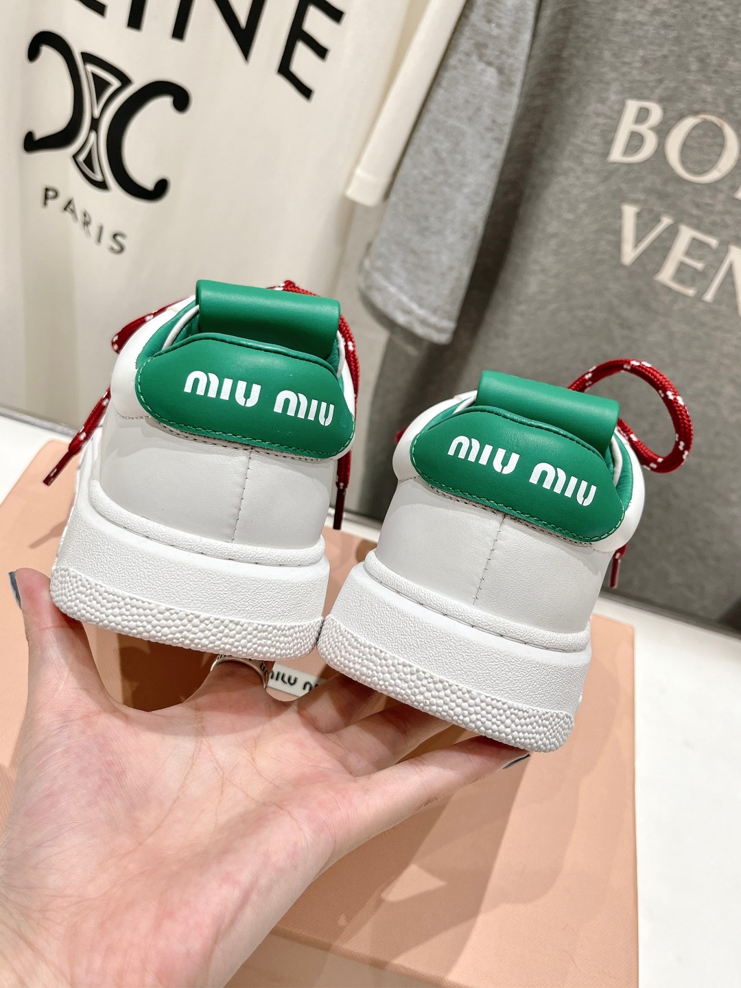 高版本出厂 MiuMiu缪缪F039 2025ss新款火爆款脏脏鞋系带做旧小白鞋 今年主推款 复古做旧时