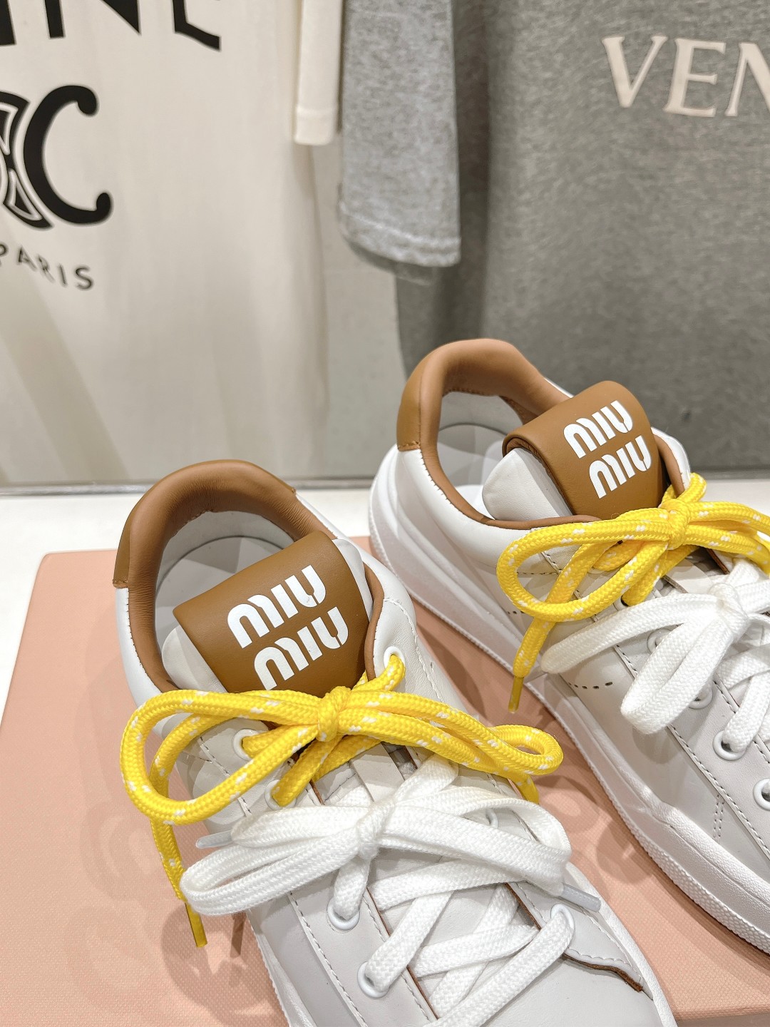 高版本出厂 MiuMiu缪缪F039 2025ss新款火爆款脏脏鞋系带做旧小白鞋 今年主推款 复古做旧时