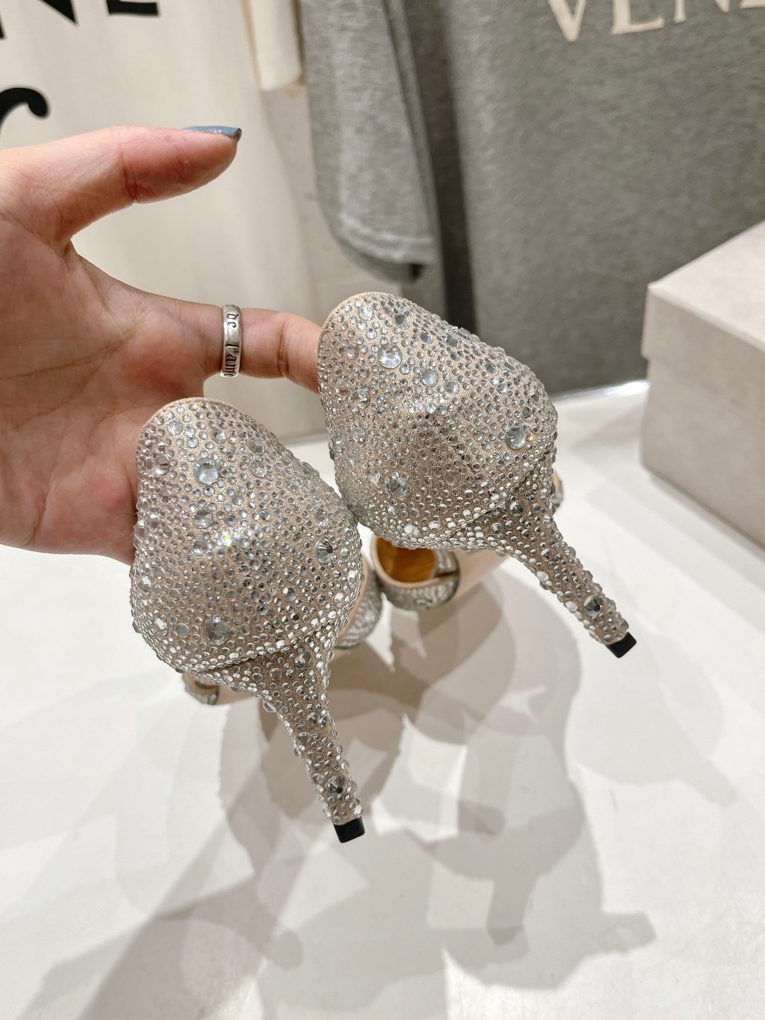 高版本出厂 JIMMY CHOO*｜JC/吉米周ss夏季新款简约小猫跟尖头烫钻高跟鞋单鞋原版套楦，完美的