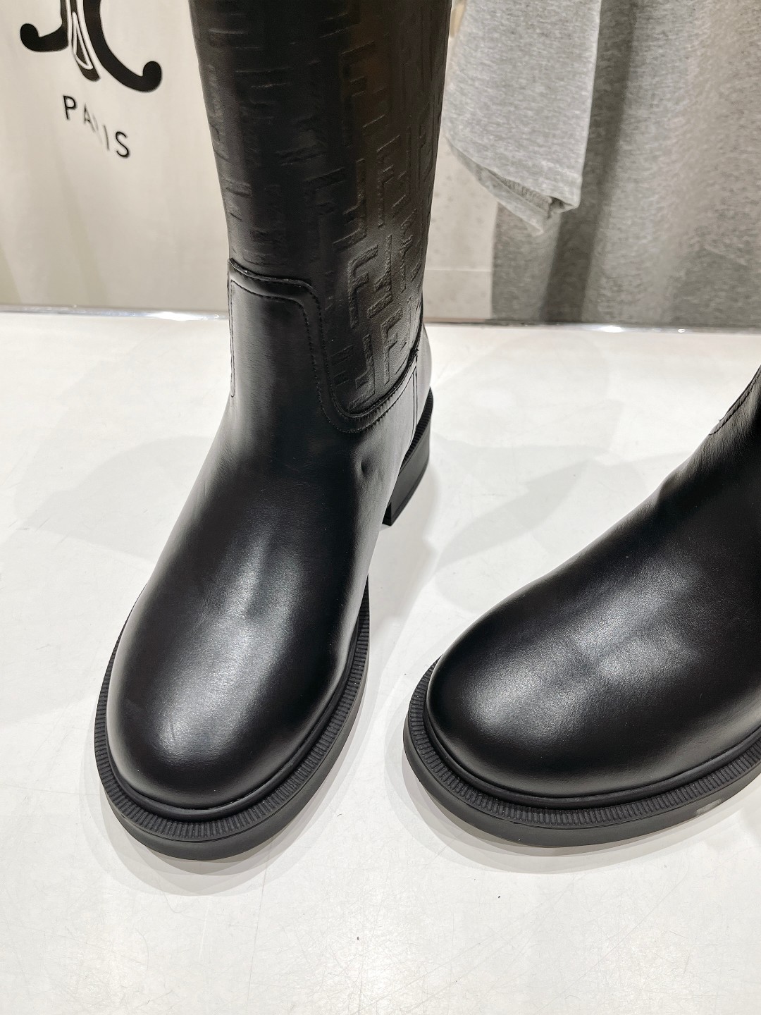 高版本出厂 FENDI芬迪F029 2025ss秋冬新款中靴直筒靴 高筒靴 芬迪又出美靴啦 头层牛皮面料