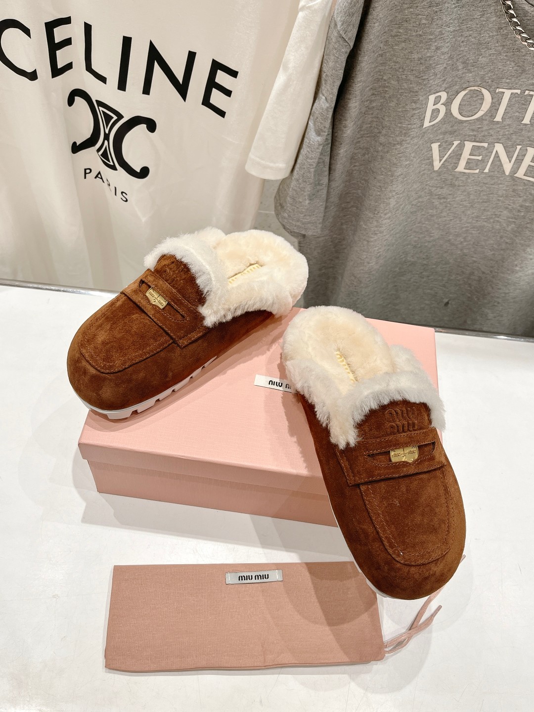 高版本出厂 MiuMiu/缪缪2025ss秋冬最新火爆款勃肯穆勒毛毛拖鞋 半包拖原版倒模楦型，极致1:1