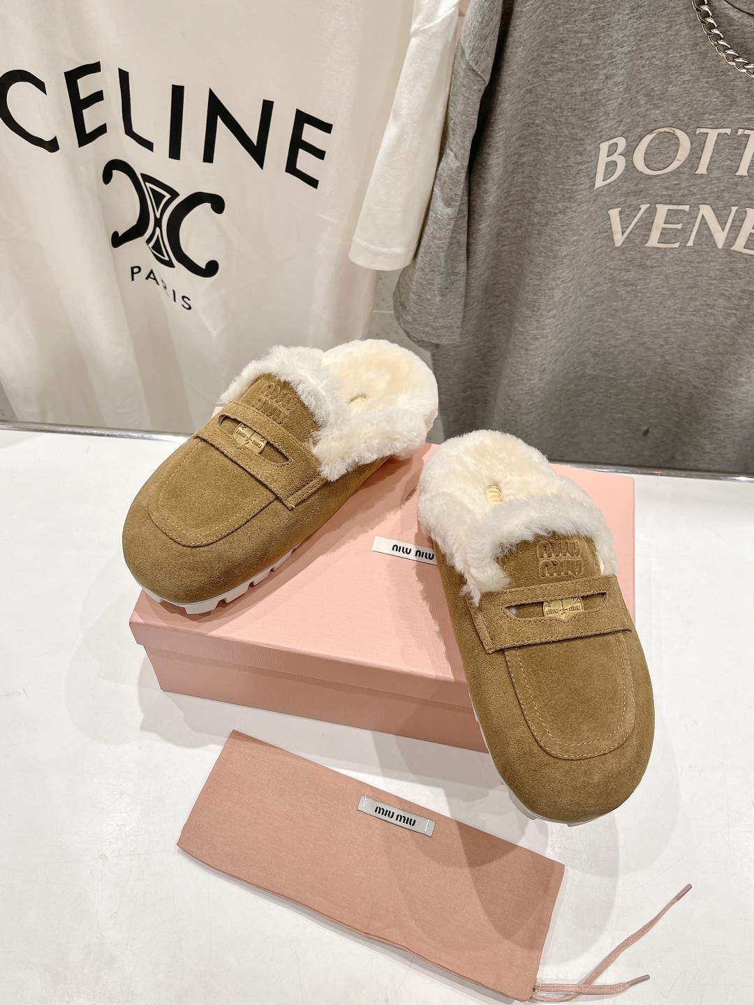 高版本出厂 MiuMiu/缪缪2025ss秋冬最新火爆款勃肯穆勒毛毛拖鞋 半包拖原版倒模楦型，极致1:1