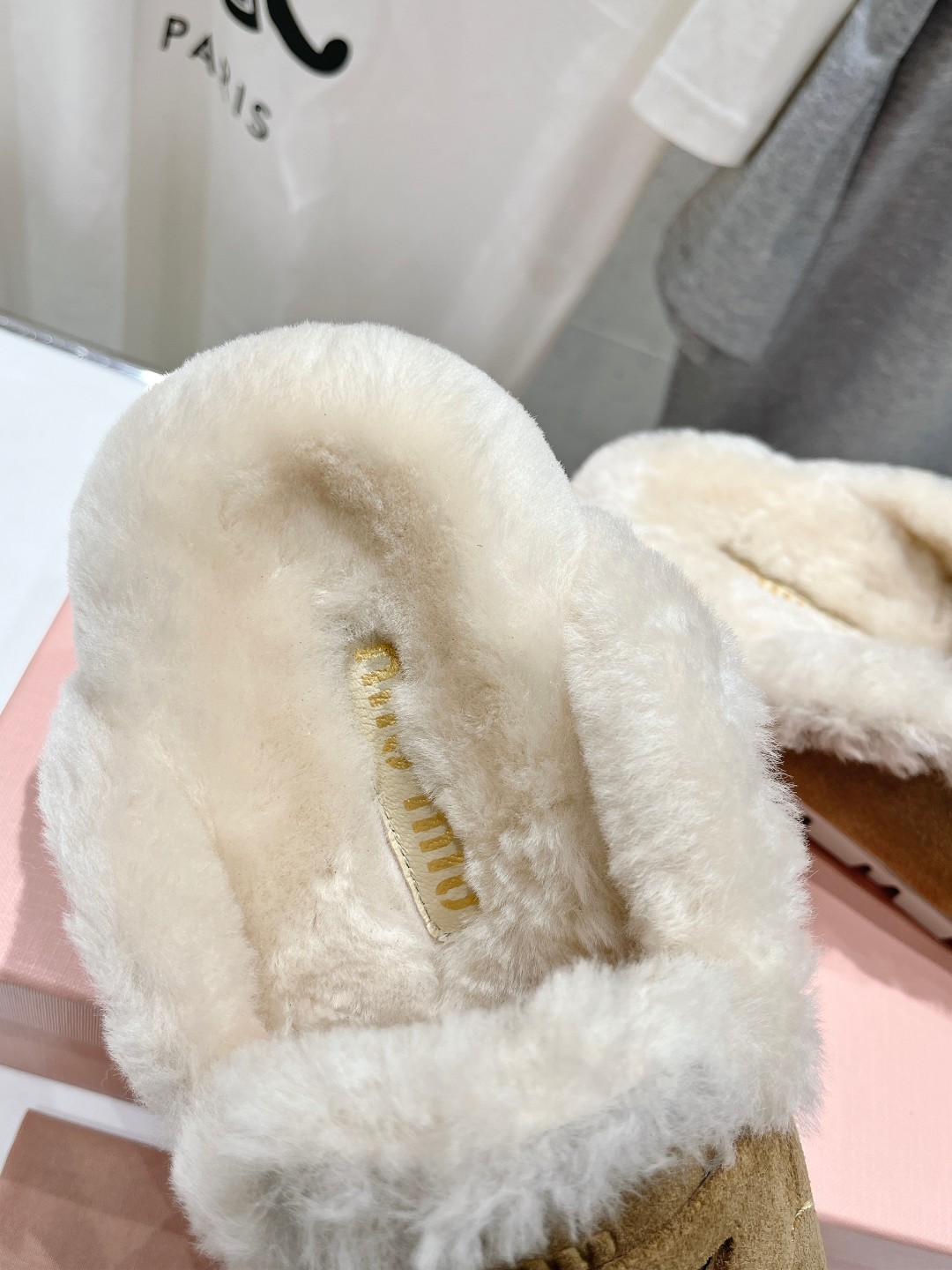 高版本出厂 MiuMiu/缪缪2025ss秋冬最新火爆款勃肯穆勒毛毛拖鞋 半包拖原版倒模楦型，极致1:1