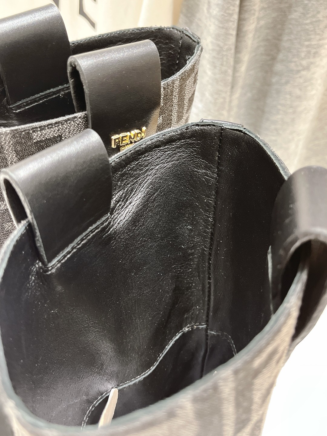 高版本出厂 FENDI芬迪F029 2025ss秋冬新款中靴直筒靴 高筒靴 芬迪又出美靴啦 头层牛皮面料