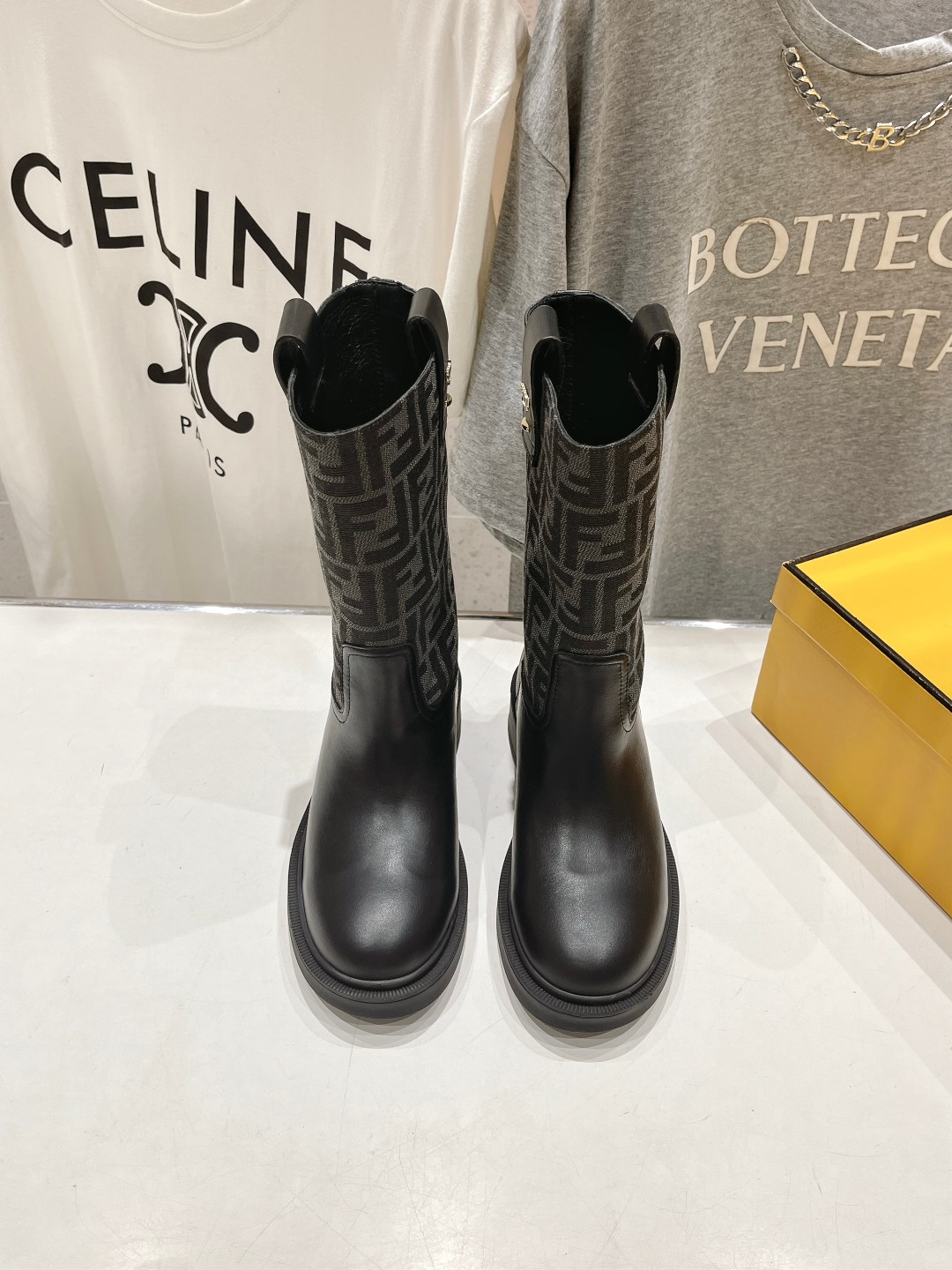 高版本出厂 FENDI芬迪F029 2025ss秋冬新款中靴直筒靴 高筒靴 芬迪又出美靴啦 头层牛皮面料