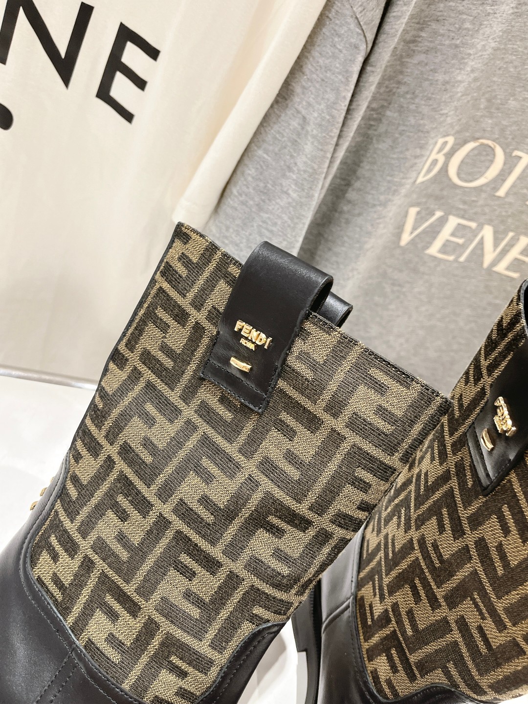 高版本出厂 FENDI芬迪F029 2025ss秋冬新款中靴直筒靴 高筒靴 芬迪又出美靴啦 头层牛皮面料