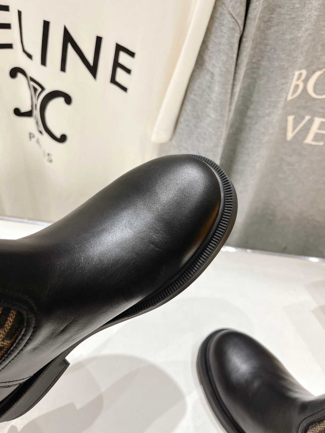 高版本出厂 FENDI芬迪F029 2025ss秋冬新款中靴直筒靴 高筒靴 芬迪又出美靴啦 头层牛皮面料