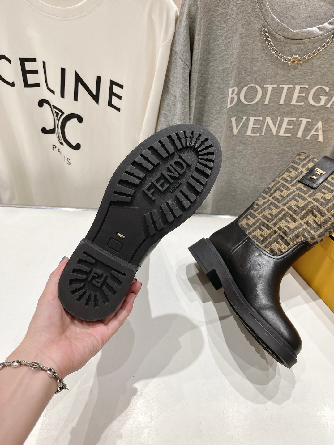 高版本出厂 FENDI芬迪F029 2025ss秋冬新款中靴直筒靴 高筒靴 芬迪又出美靴啦 头层牛皮面料