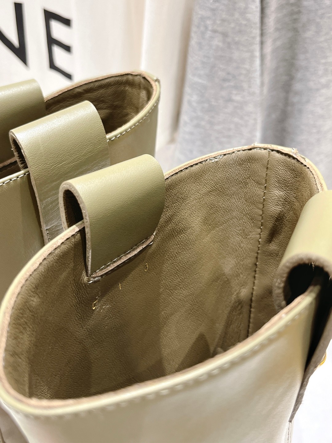 高版本出厂 FENDI芬迪F029 2025ss秋冬新款中靴直筒靴 高筒靴 芬迪又出美靴啦 头层牛皮面料