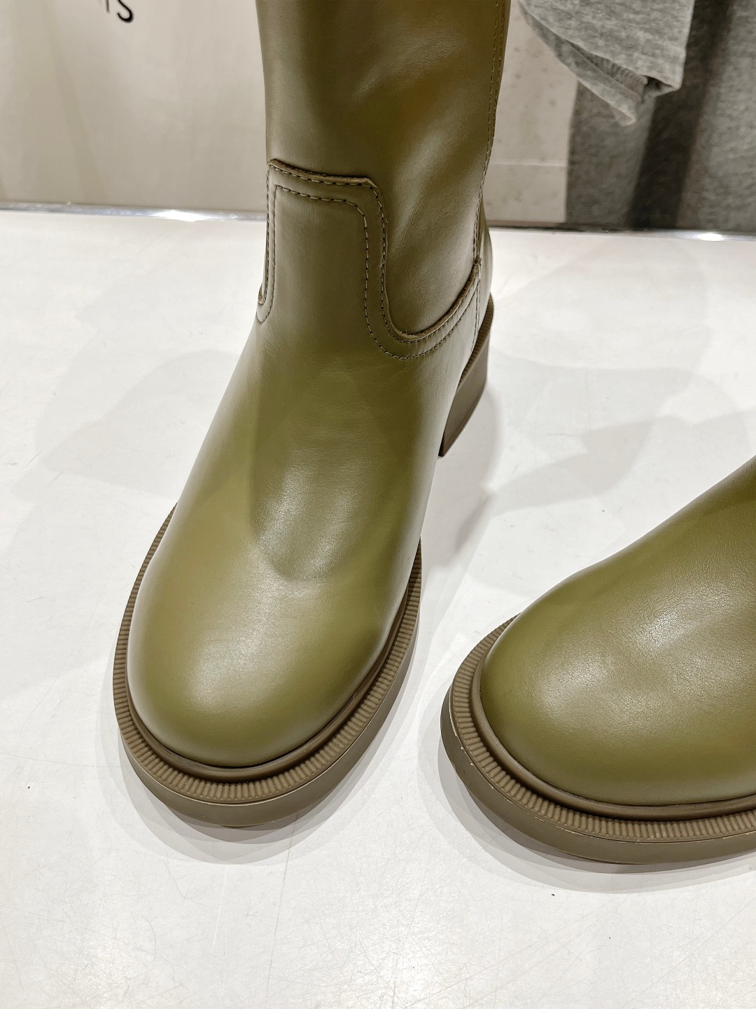 高版本出厂 FENDI芬迪F029 2025ss秋冬新款中靴直筒靴 高筒靴 芬迪又出美靴啦 头层牛皮面料