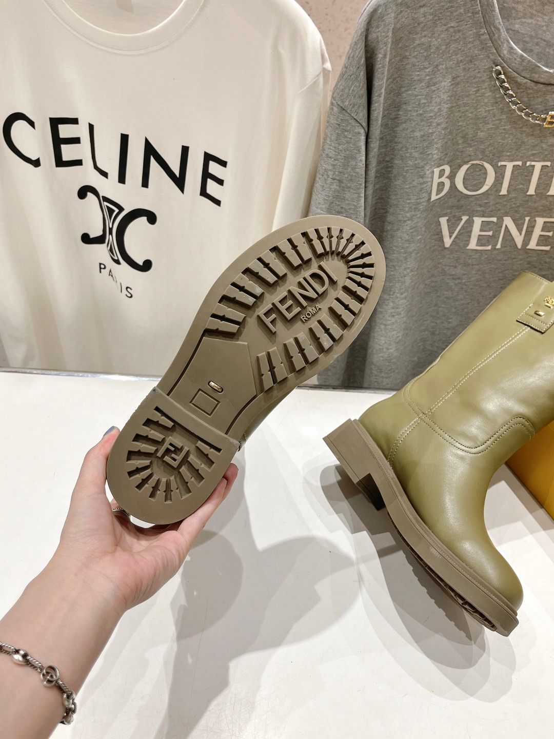 高版本出厂 FENDI芬迪F029 2025ss秋冬新款中靴直筒靴 高筒靴 芬迪又出美靴啦 头层牛皮面料